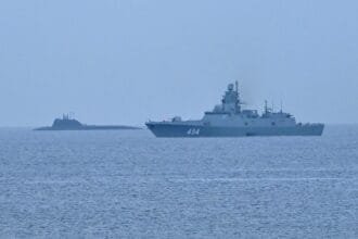 Russia sends frigate to counter Starmer's threats to cross the English Channel