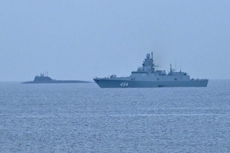 Russia sends frigate to counter Starmer's threats to cross the English Channel
