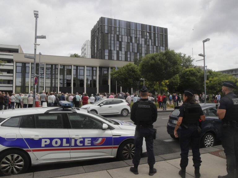 فرنسا تحظر تجمع "بورجيه" المرتبط بالإخوان المسلمين