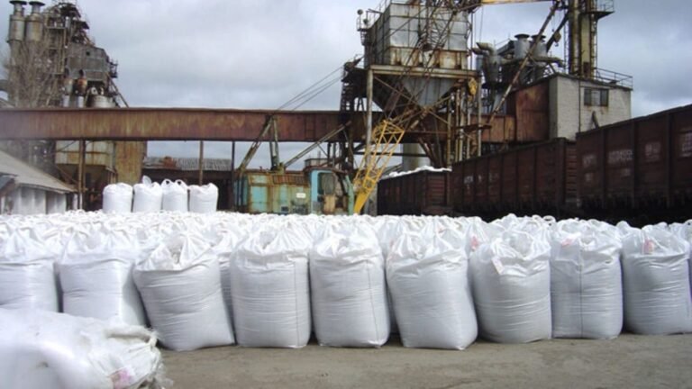 Tehran's escalation hits US oil fields… A sharp jump in urea prices disrupts the planting season