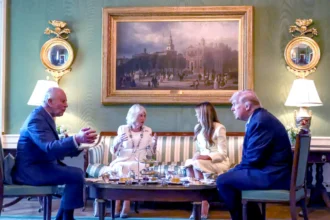 كواليس لقاء ترامب وتشارلز وسط أجواء غير تقليدية وحديث عن إطلاق نار