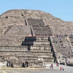 مأساة في المكسيك.. إطلاق نار عشوائي فوق هرم القمر يخلف ضحايا