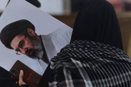 غموض يلف مصير "المرشد الجديد": تقييم استخباراتي يرجح دخول مجتبى خامنئي في غيبوبة