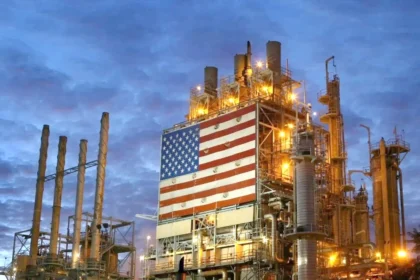 تراجع حاد في مخزونات النفط والبنزين الأمريكية بأكثر من التوقعات