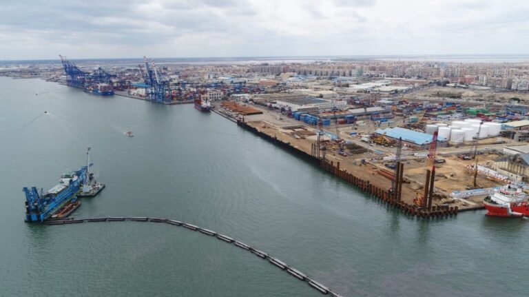 أبوظبي: التعامل مع سقوط شظايا في منطقة "مصفح" إثر اعتراض جوي ناجح