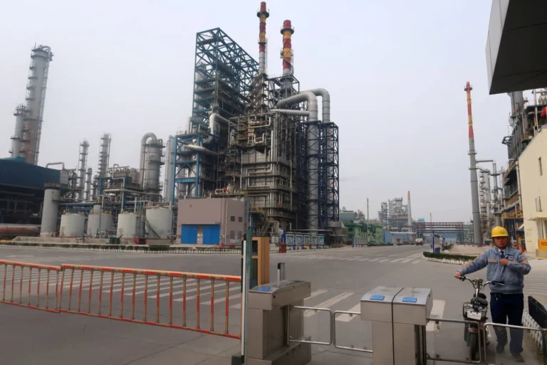 US sanctions target China's Hengli refinery over Iranian oil