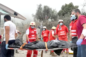 مقتل مواطنين في غارة جوية إسرائيلية استهدفت بلدة يحمر الشقيف بجنوب لبنان