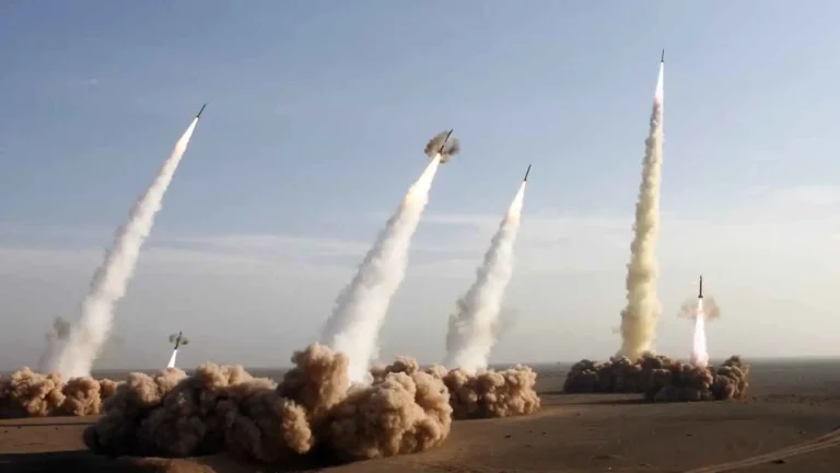 Breaking - Blatant violation of the truce: A wave of "intense" Iranian attacks targets the UAE, Kuwait, and Bahrain