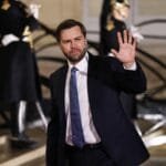 مفاوضات الفرصة الأخيرة.. هل ينجح "جيه دي فانس" في نزع فتيل الحرب مع إيران؟