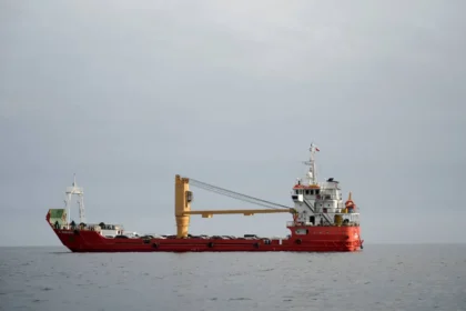 ناقلة نفط إيرانية تعبر مضيق هرمز وسط تصعيد في العقوبات الأمريكية