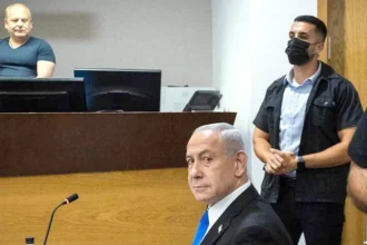 نتنياهو يطلب تأجيل شهادته في قضية فساد بدعوى الوضع الأمني