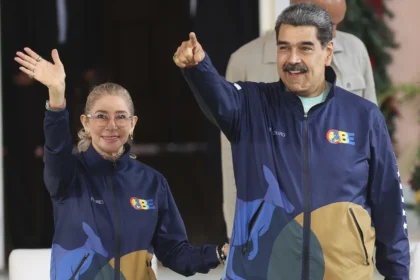 Washington allows Maduro and his wife to use Venezuelan funds to pay legal fees