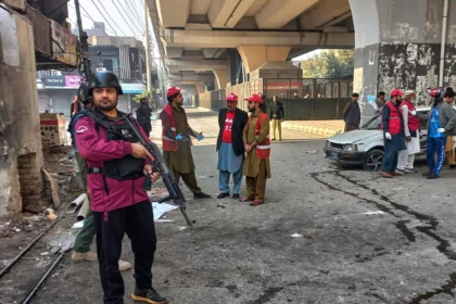 هجوم انتحاري يستهدف مركزًا للشرطة في باكستان ويسفر عن قتلى وجرحى