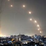 تصعيد خطير.. وابل صواريخ يستهدف وسط إسرائيل