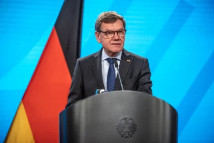 Berlin sounds the alarm: Warnings of a potential closure of the Strait of Hormuz and a direct threat to global supply chains