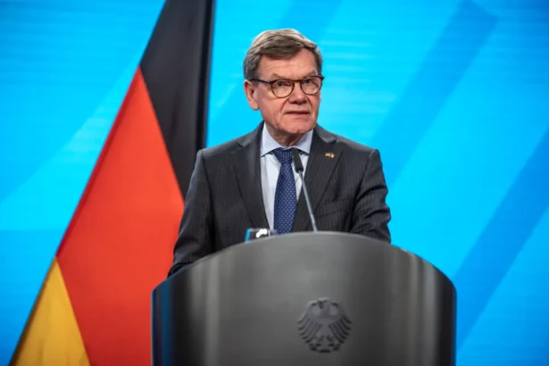 Berlin sounds the alarm: Warnings of a potential closure of the Strait of Hormuz and a direct threat to global supply chains