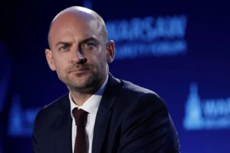 فرنسا تطالب طهران بـ "تحول جذري" وإيران تشترط ضمانات دولية