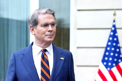 وزير الخزانة الأمريكى يشكك فى تقديرات المؤسسات الدولية بشأن تداعيات حرب إيران