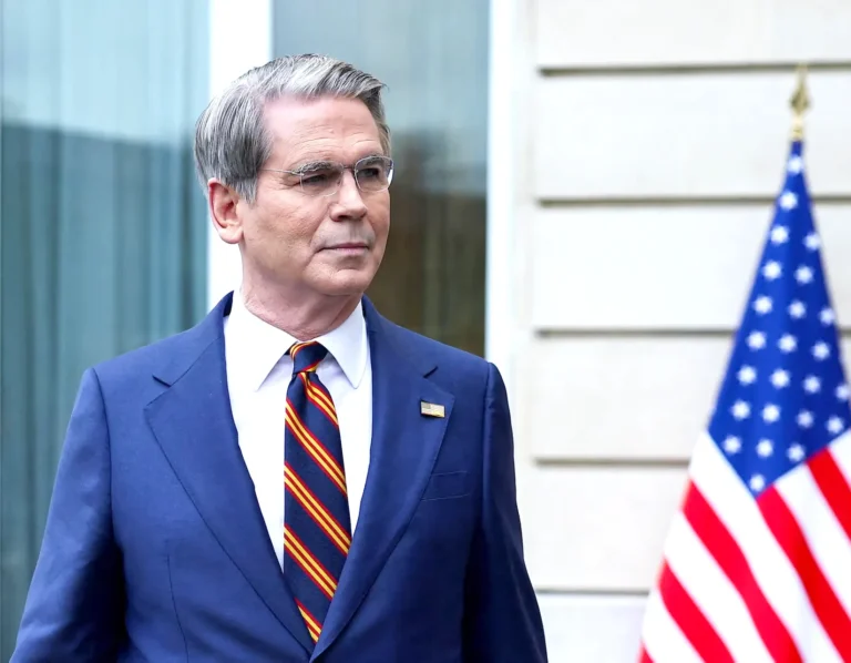 وزير الخزانة الأمريكى يشكك فى تقديرات المؤسسات الدولية بشأن تداعيات حرب إيران