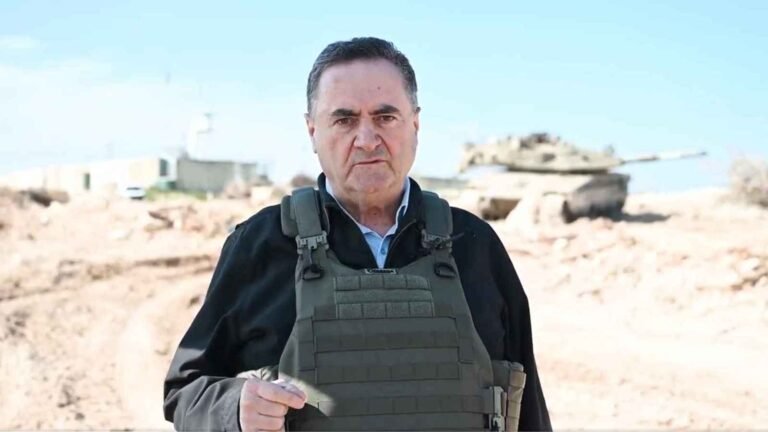 وزير الدفاع الإسرائيلي يتوعد طهران بـ"انهيار البنية التحتية" ردا على الهجمات الصاروخية