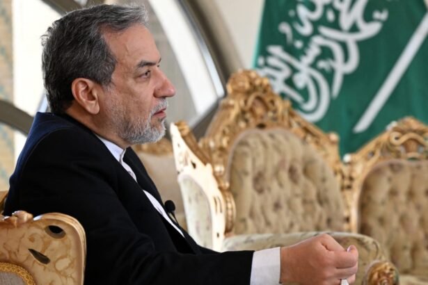 Breaking | Iran's Foreign Minister announces the opening of the Strait of Hormuz during the ceasefire