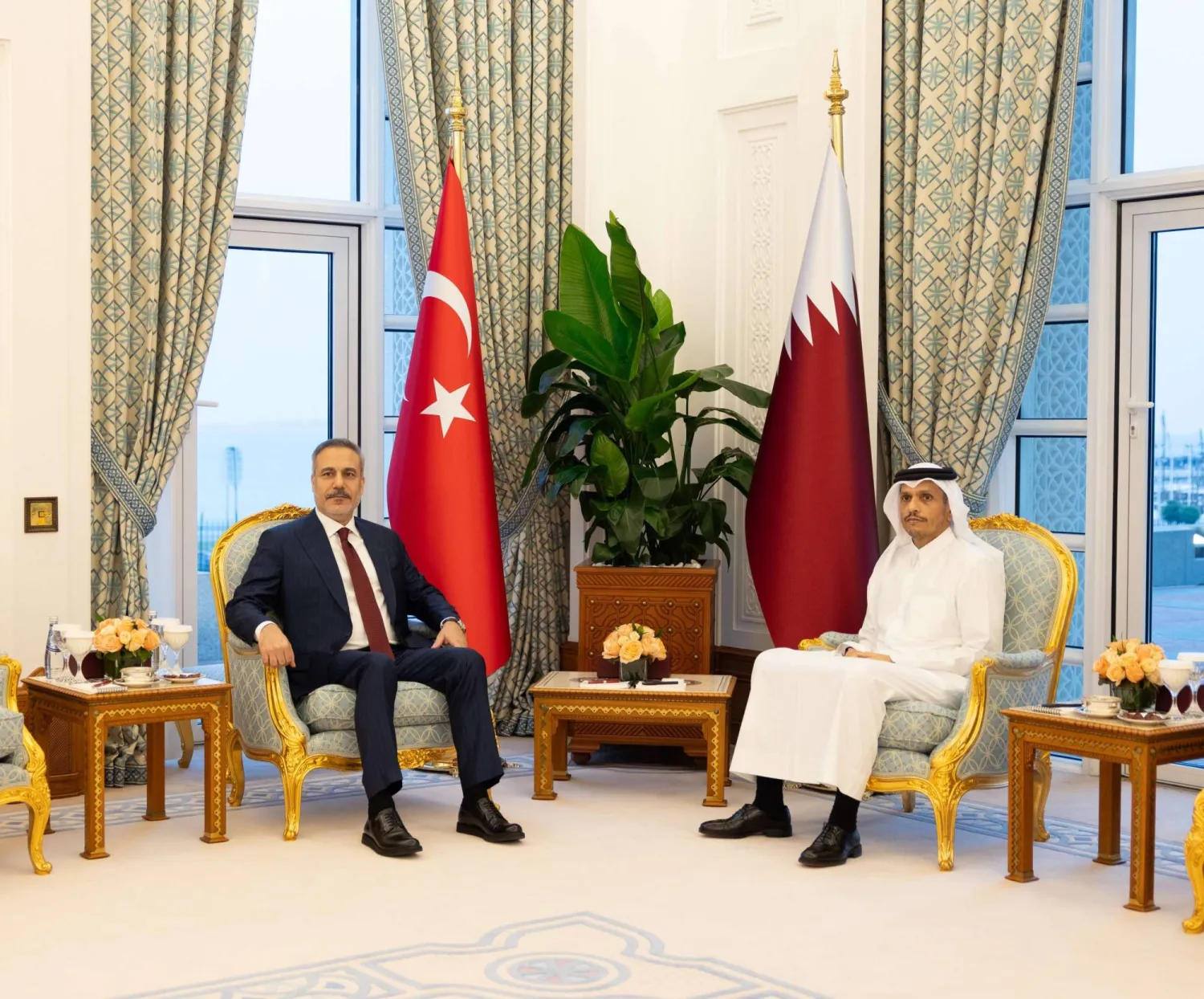 Foreign Ministers of Qatar and Turkey Discuss De-escalation and Regional Stability in Antalya