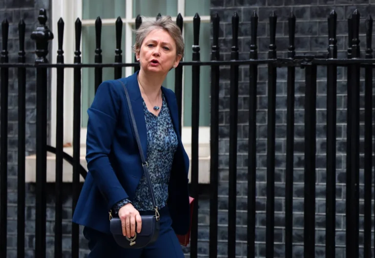 بريطانيا: حزب الله "وكيل إيراني" وتحقيقات تكشف تحالفه السرّي مع "الجيش الأيرلندي الجديد"