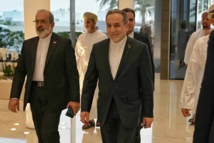 بعد رحلة سريعة لطهران.. وفد عراقجي يعود لباكستان بـ "ضوء أخضر"