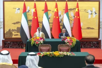 ولي عهد أبوظبي ورئيس مجلس الدولة الصيني يبحثان تعزيز الشراكة الاستراتيجية وتوسيع التعاون بين البلدين