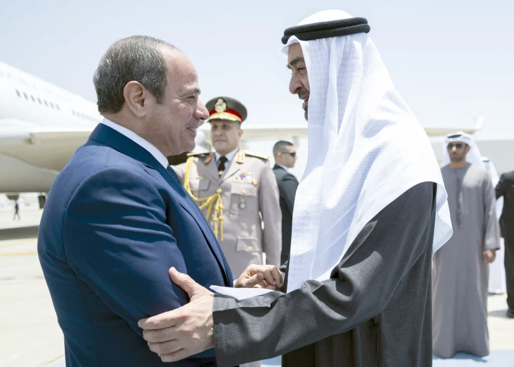 الرئيس الإماراتي والرئيس المصري يبحثان العلاقات الأخوية والتطورات الإقليمية