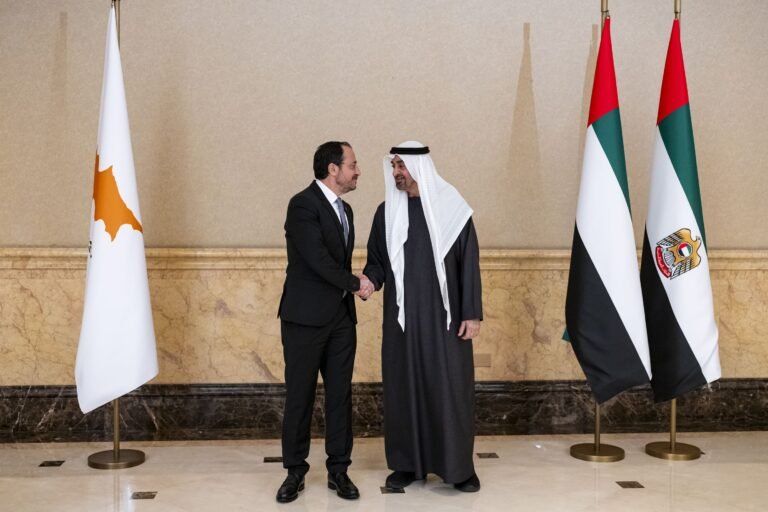 رئيس الإمارات ورئيس قبرص يبحثان تعزيز الشراكة الإستراتيجية الشاملة بين البلدين