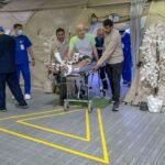 ارتفع إجمالي المرضى إلى 85.. المستشفى الإماراتي العائم بالعريش يستقبل حالتين جديدتين من قطاع غزة