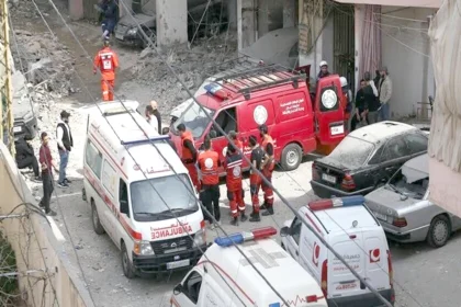 13 جريحاً من طاقم مستشفى إثر غارة إسرائيلية على محيطه بمدينة صور في لبنان