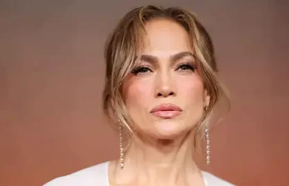 جينيفر لوبيز تحتفل بتخطي أغنية On The Floor مليار استماع