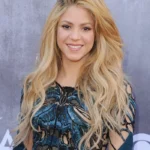 Shakira returns with the song "Dai" in preparation for the World Cup