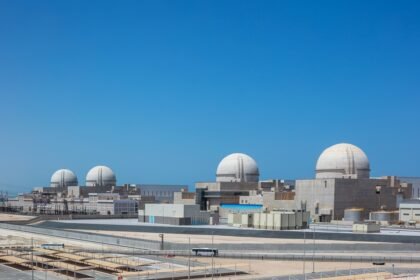 حريق محدود خارج محطة براكة للطاقة النووية في أبوظبي دون إصابات أو تأثير إشعاعي