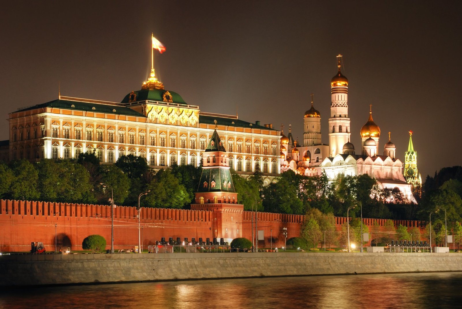 Kremlin: Putin’s Invitation to Trump to Visit Moscow Remains Open Despite International Tensions
