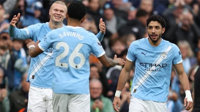 Premier League: The battle for the top spot and the Champions League heats up.. Manchester City puts pressure on Arsenal and Liverpool stumbles against Chelsea
