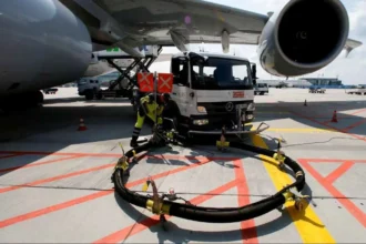 Fuel crisis hits aviation sector: Thousands of flights threatened with cancellation and a potential paralysis of global travel