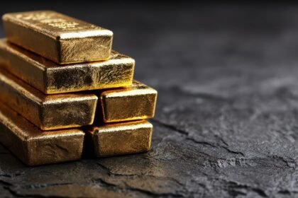 Gold falls to its lowest level in two months amid tensions between Washington and Tehran
