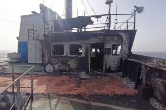 تعاون إنسانى رغم التوترات.. البحرية الباكستانية تنقذ سفينة هندية عالقة فى بحر العرب