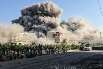 تصعيد إسرائيلي واسع في جنوب لبنان: غارات عنيفة وإنذارات بالإخلاء