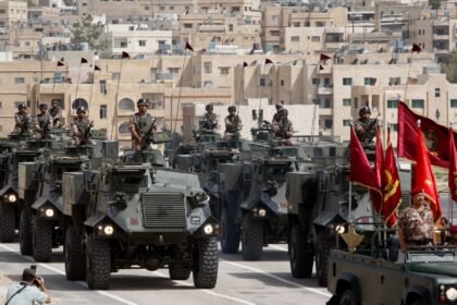 بالونات موجهة إلكترونياً.. الجيش الأردني يحبط محاولتي تهريب مخدرات نوعية على واجهته الشرقية