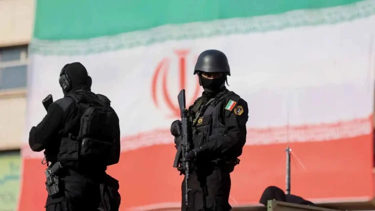 The Revolutionary Guard announces the thwarting of an attempt to smuggle a shipment of American weapons from Iraqi Kurdistan