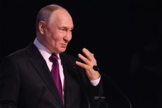 الكرملين يبحث تعزيز دور بنك بريكس وسط تحركات اقتصادية متسارعة