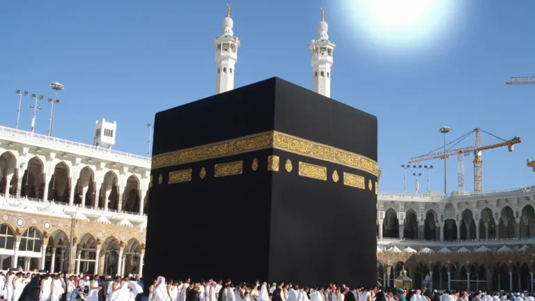 A rare astronomical phenomenon coincides with the Day of Arafah: the sun is directly overhead the Kaaba for the first time in 33 years