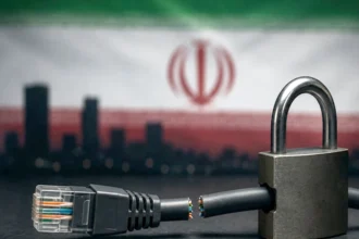 القضاء الإيراني يعلّق عمل هيئة رئاسية أمرت بإعادة خدمة الإنترنت