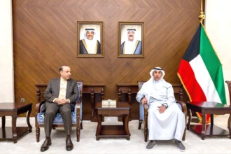 الكويت تسلم السفير الإيراني مذكرة احتجاج شديدة اللهجة