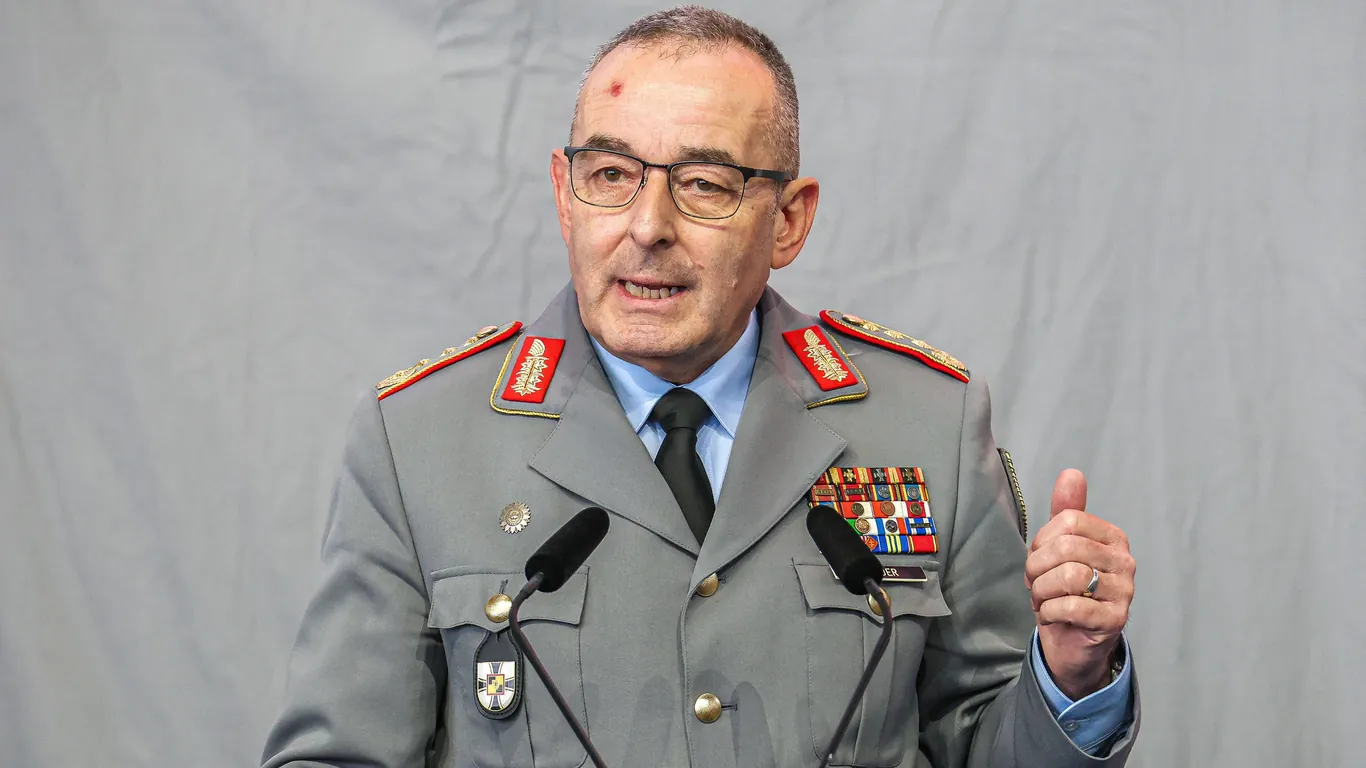 Coinciding with the withdrawal of 5,000 US troops, the German army’s inspector general warns of a “security dilemma”