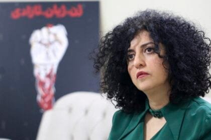فرنسا وإسبانيا وكندا تطالب بالحرية والعلاج للناشطة الإيرانية نرجس محمدي